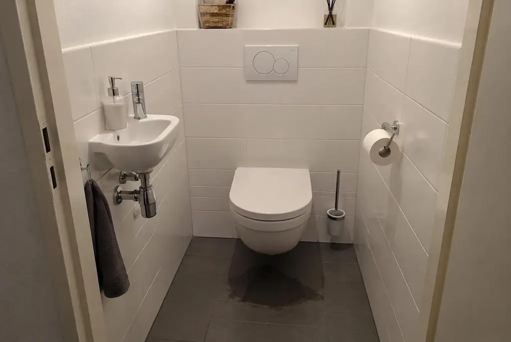 Lekdetectie Ommen – natte vloer bij een toilet